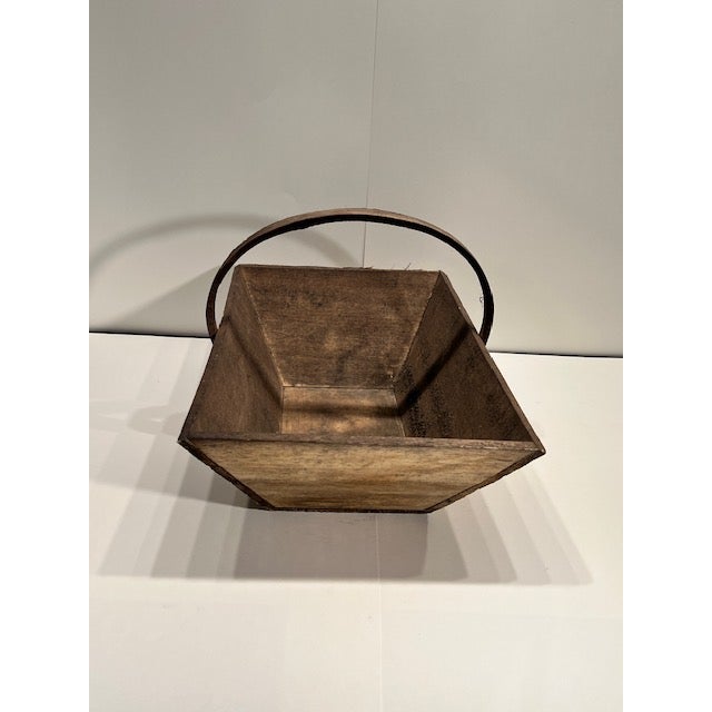 English wooden gathering baskets, also known as trugs or garden trugs, are traditional hand-crafted baskets used for...