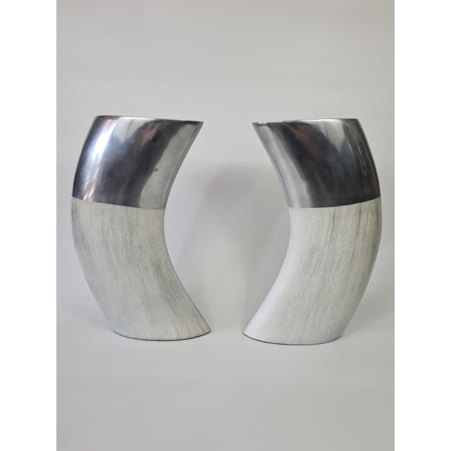 Pair of Ventura Living designer vases – aluminum and ceramic, 50 cm Manufacturer / brand: Ventura Living Model: Spiral...