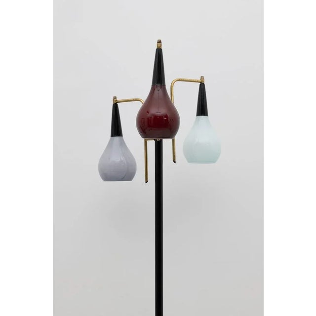 Stilnovo Mid-Century Italian Modern Brass and Colored Glass Floor Lamp from Stilnovo, 1950s For Sale - Image 4 of 9