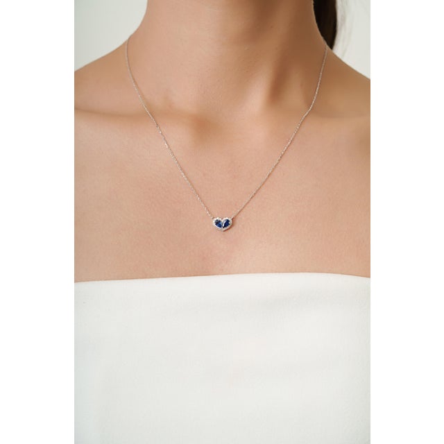 Art Deco Natural Twin Sapphire and Diamond Heart Necklace in 14k White Gold For Sale - Image 3 of 15