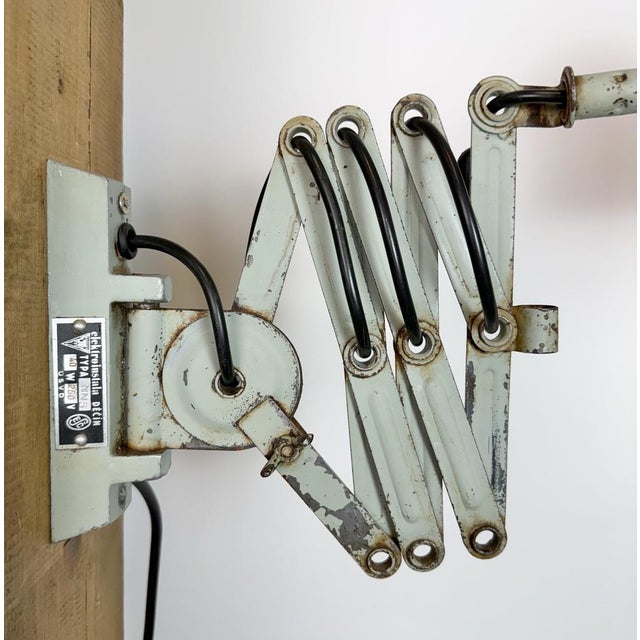 Industrial Green Scissor Wall Lamp from Elektroinstala, 1960s For Sale - Image 13 of 18