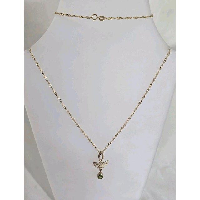Metal Mid-Century 9 Carat Yellow Gold Celtic Knot Peridot Pendant and Chain For Sale - Image 7 of 14