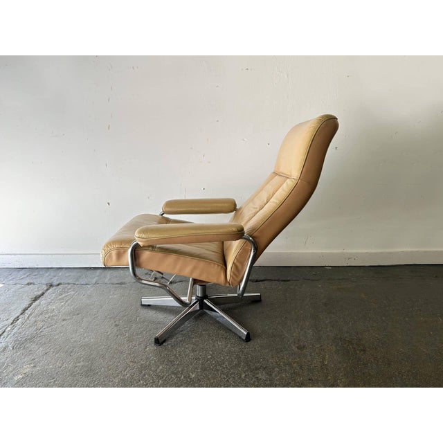 Tan Mid-Century Scandinavian Leather Reclining Lounge Chair with Chrome Frame, 1970s For Sale - Image 8 of 10