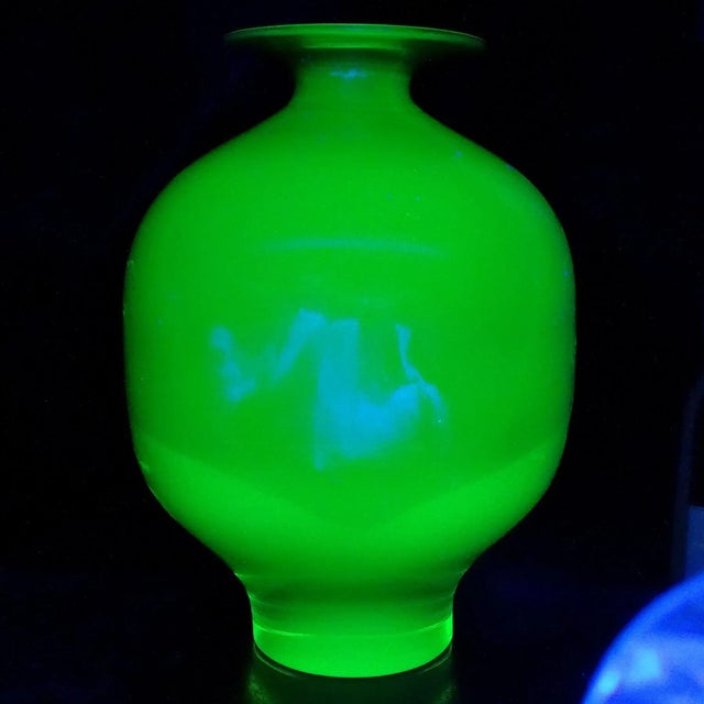 Beautiful vintage Murano hand blown Sommerso glowing green over olive green Italian art glass decorative flower vase....