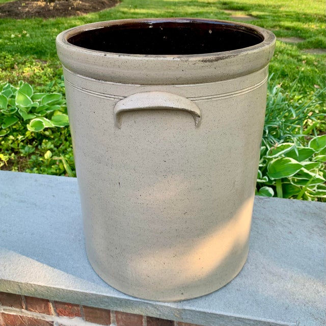 Large 19th Century American Salt Glaze Stoneware Crock With Cobalt Bee Sting Decoration For Sale - Image 4 of 12