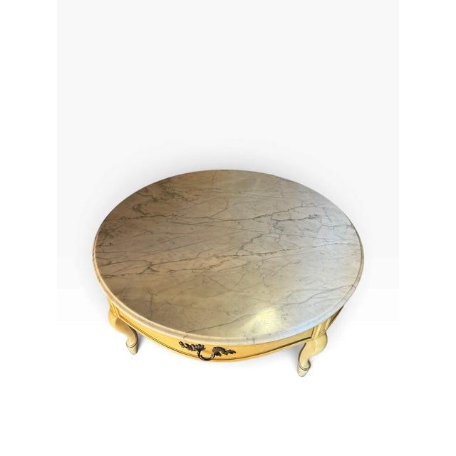 French Provincial Vintage Weiman Hollywood Regency French Provincial 40-Inch Round Marble-Top Coffee Table With Concealed Drawer For Sale - Image 3 of 12