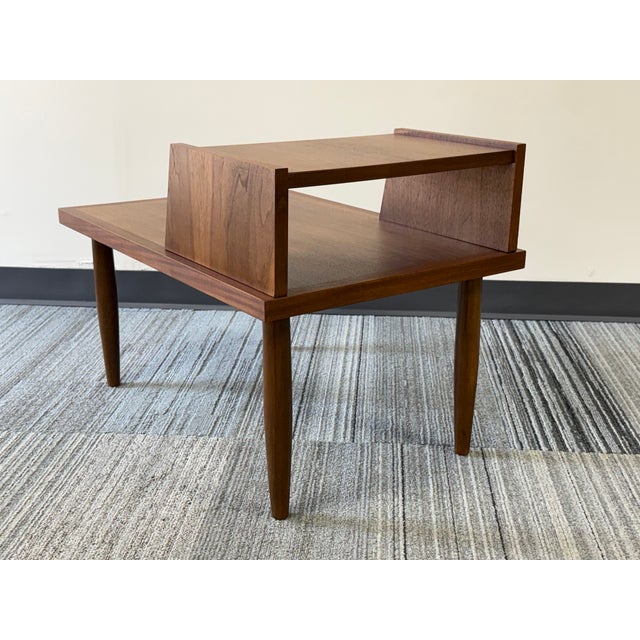 Mid-Century Modern Walnut Two-Tier End / Side Table For Sale - Image 4 of 8