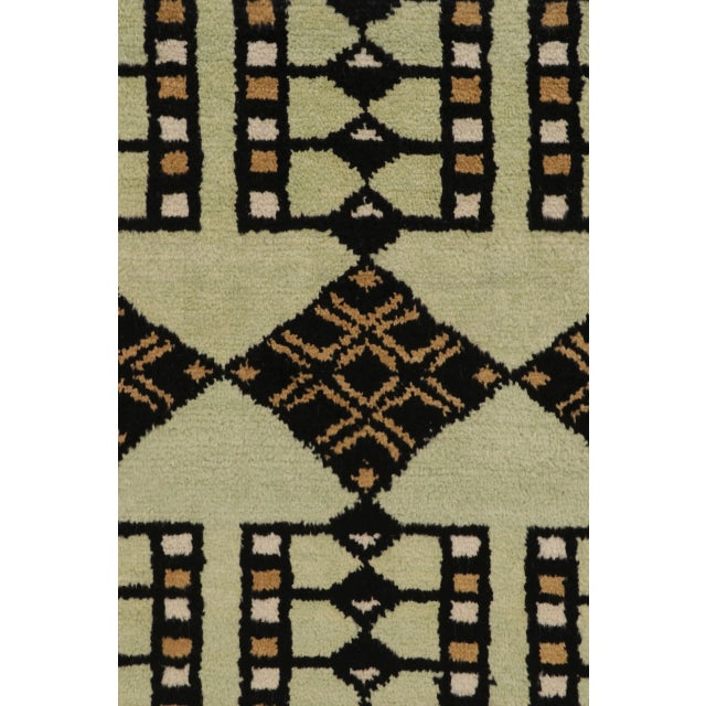 Contemporary Art Deco Style Wool Rug in Beige & Black, by Rug & Kilim, India For Sale In New York - Image 6 of 10