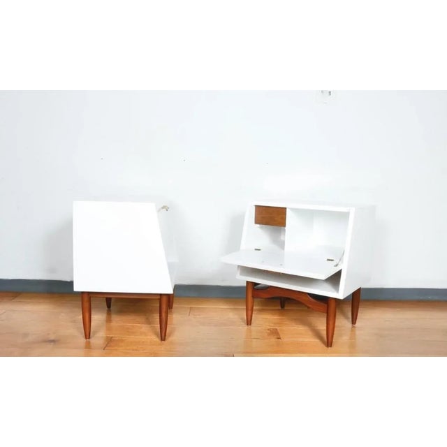 Mid-Century Modern 1970s American of Martinsville Nightstands - Set of 2 For Sale - Image 3 of 10