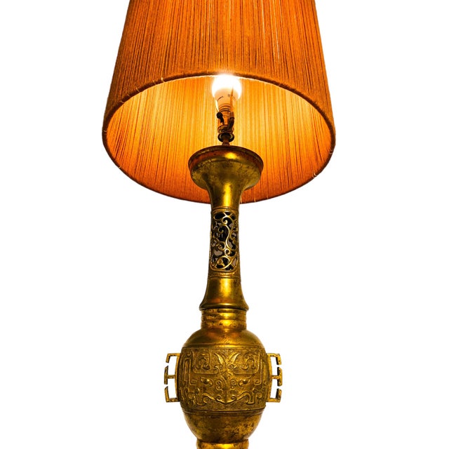 James Mont 1950s Hollywood Regency James Mont Attributed Asian Brass Table Lamp For Sale - Image 4 of 11