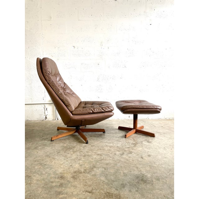 Mid-Century lounge chair & ottoman by Madsen & Schubell, model MS68, produced by Bovenkamp in Denmark 1960s. It swivels...