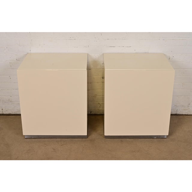 Mid-Century Modern Milo Baughman for Thayer Coggin Cream Lacquer and Chrome Nightstands, Pair For Sale - Image 3 of 12