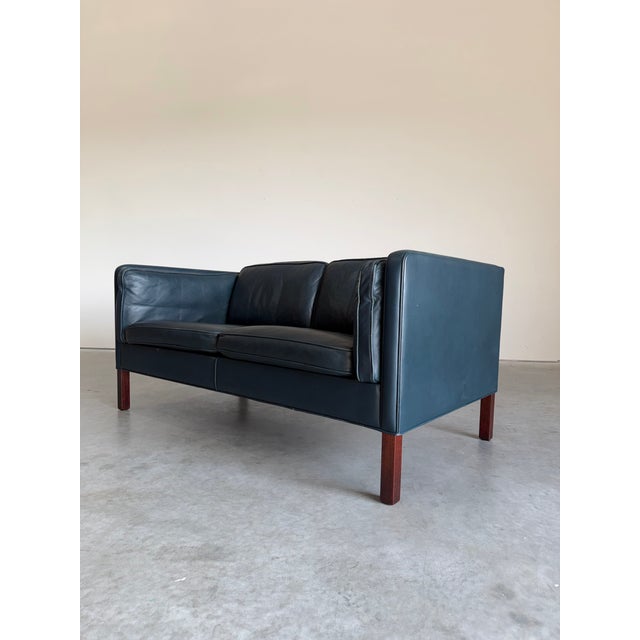 Mid-Century Modern Vintage Navy Leather 2 Seat Sofa Attrb Borge Mogensen For Sale - Image 3 of 10