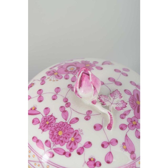 Early 20th Century Pink Indian Porcelain Sugar Bowl and Cream Jug from Meissen, Set of 2 For Sale - Image 4 of 6