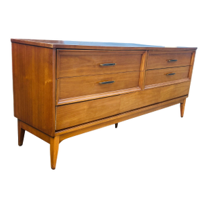 Vintage Mid-Century Modern Walnut 7-Drawer Lowboy Dresser by Dixie Furniture – 1960s MCM Long Dresser With Sculptural Hardware & Tapered Legs