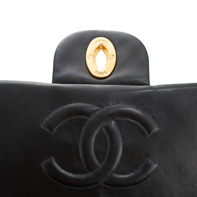 Vintage Chanel XL Jumbo Black Quilted Lambskin Gold-Tone Flap Shoulder Bag For Sale - Image 9 of 12