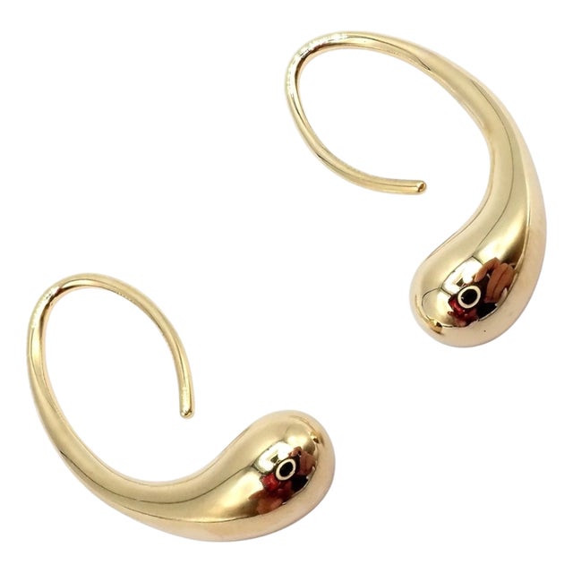 1980s Pair of Tiffany & Co. Elsa Peretti Yellow Gold Teardrop Hoop Earrings For Sale