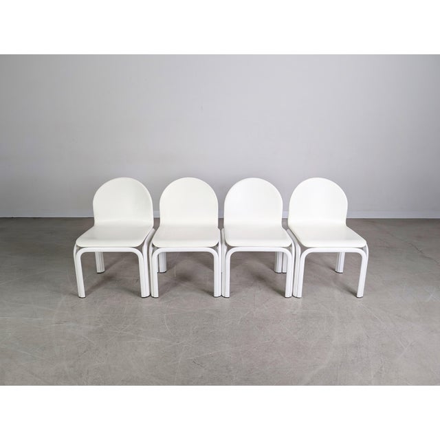 We are offering a beautiful set of four original Knoll "Orsay" chairs from the 1970s for sale. The chairs have been...