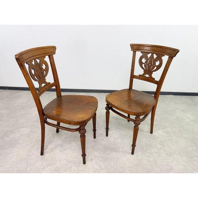 Elevate your dining space with this beautiful set of authentic Viennese Secession dining chairs manufactured by Thonet...