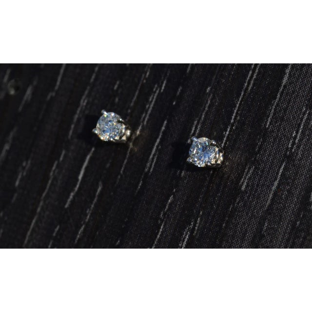 Contemporary Ladies 14K White Gold 0.21 CTW Diamond Stud Earrings, 2 Pieces For Sale - Image 3 of 4