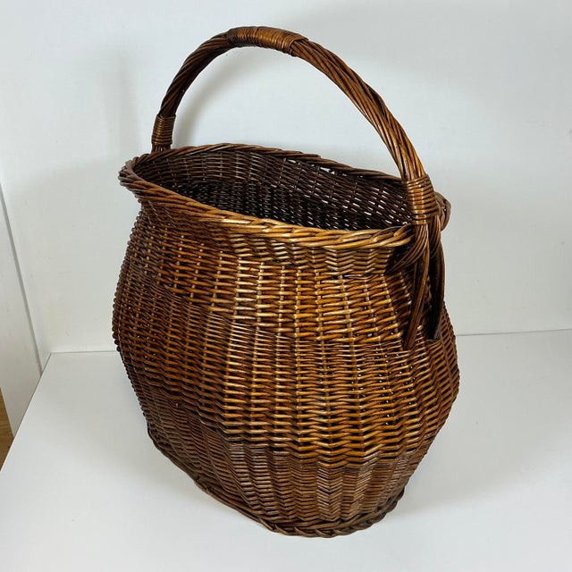 Mid-Century Large Boho Chic French Country Market Wicker Basket With Handle For Sale - Image 11 of 16