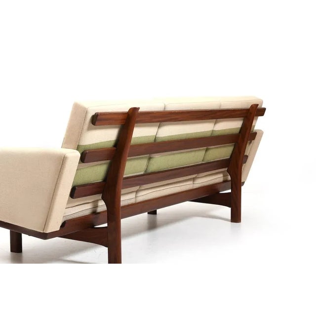 Hans Wegner Ge-236/3 Sofa in Teak by Hans J. Wegner for Getama, 1960s For Sale - Image 4 of 10