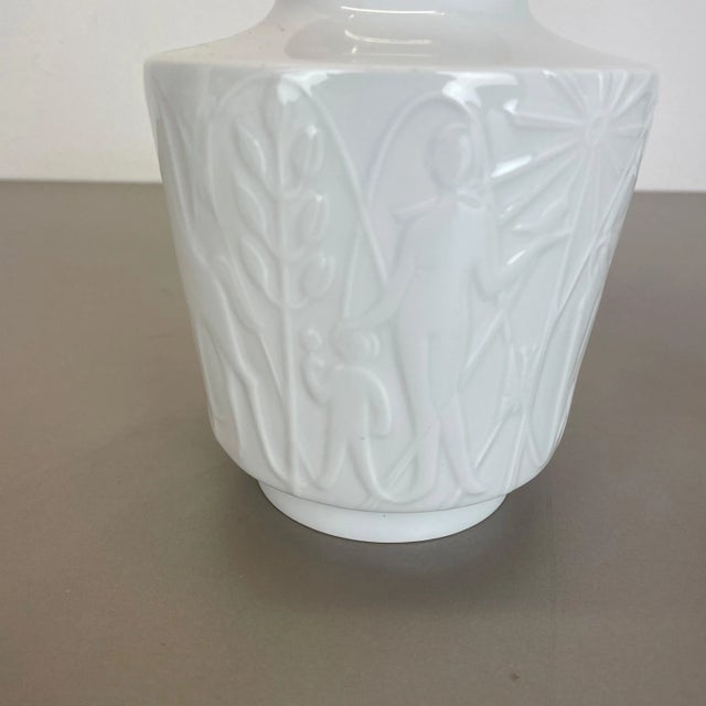 1970s Op Art Biscuit Porcelain Vases from Edelstein Bavaria, Germany, 1970s, Set of 2 For Sale - Image 5 of 18