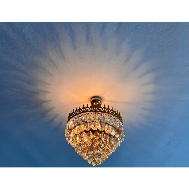 Vintage Brass & Original Emerald Green Crystal Crown Cascade Chandelier – 5 Light For Sale - Image 9 of 17