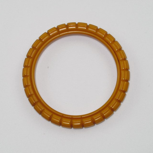 1940s Art Deco Bakelite Carved Bracelet Bangle Warm Butterscotch For Sale - Image 5 of 5