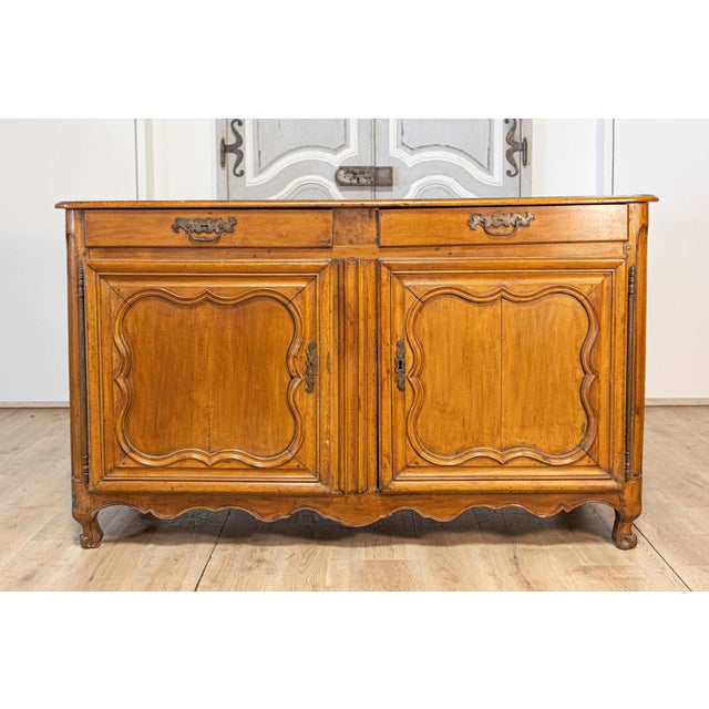 French Louis XV Period 1770s Walnut Buffet with Drawers, Carved Doors and Skirt For Sale - Image 11 of 18