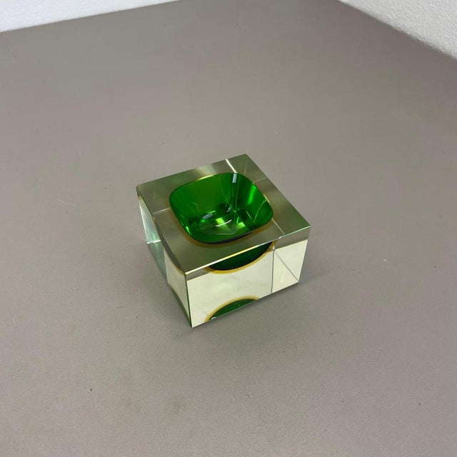 1970s Murano Green Glass Sommerso Block Cube Ashtray from Flavio Poli, Italy, 1970s For Sale - Image 5 of 18