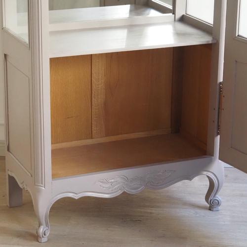 French Display Cabinet with Mirrored Back Panel, 1890s For Sale - Image 15 of 18