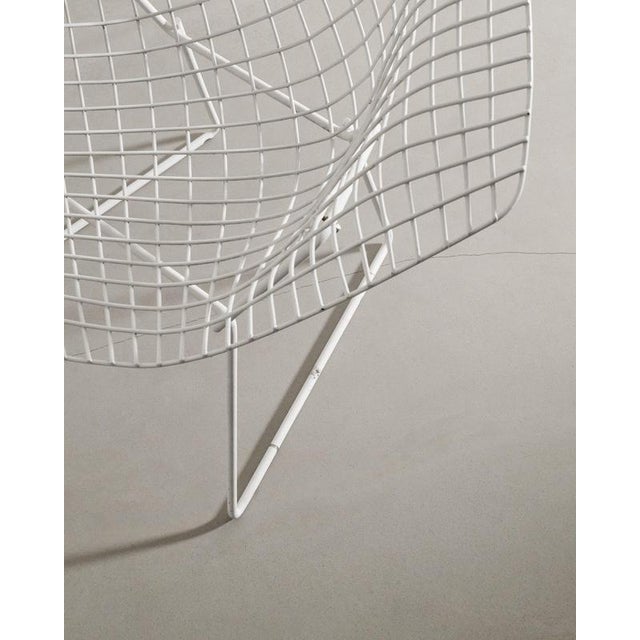 1950s Mid Century White Diamond Sculptural Metal Armchairs by Harry Bertoia for Knoll, 1950s, Set of 2 For Sale - Image 5 of 7