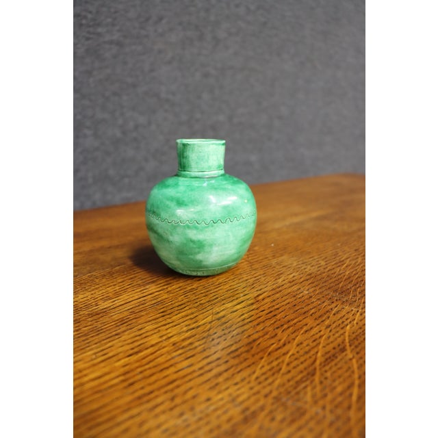 Mid-Century Green Glazed Studio Pottery Vase Signed Margaret Lee Mulick, u.s. Navy, 1948 For Sale - Image 4 of 8