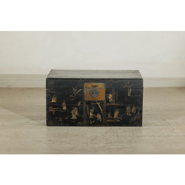 Mid 20th Century Black Chinese Lacquered Blanket Chest with Hand-Painted Figural Scenes For Sale - Image 17 of 18