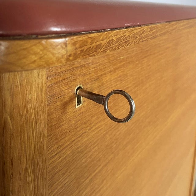 Mid-Century Modern Italian Sideboard in Wood, Glass, and Burgundy Leather, 1960s For Sale - Image 10 of 18