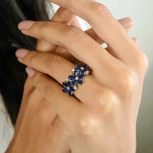 18k White Gold Blue Sapphire Diamond Floral Ring for Women Size 5 For Sale - Image 4 of 12