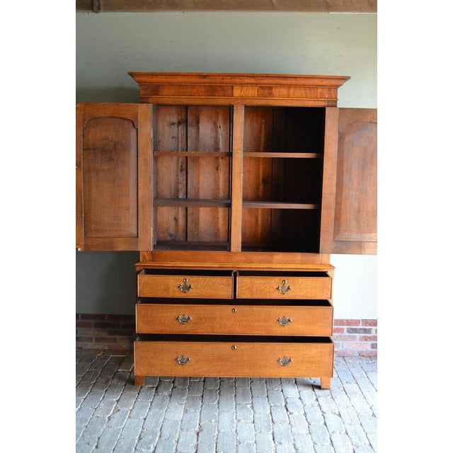 of a 19th-century English oak cabinet. The cabinet can be transported in two sections. The height is 205 cm. The width is...