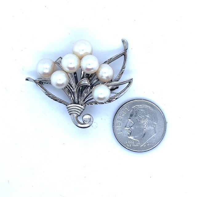 Metal 1990s Mikimoto Estate Akoya Pearl Brooch Pin Sterling Silver For Sale - Image 7 of 7