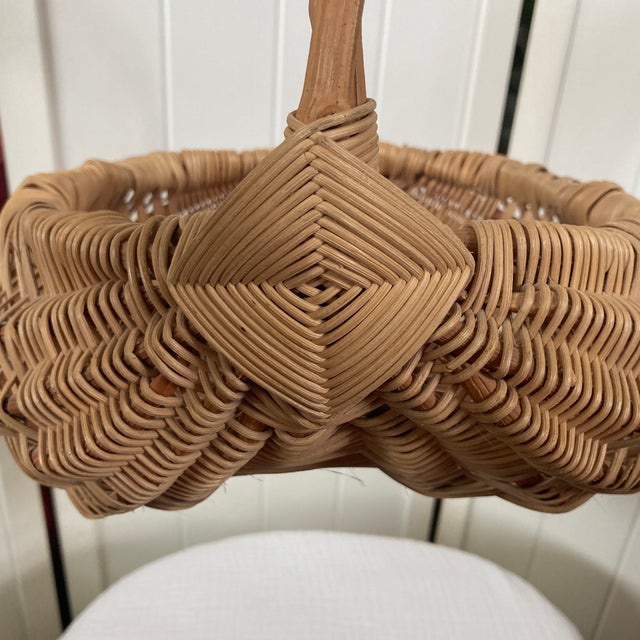 Vintage Handwoven Appalachian Wicker Buttocks Basket With Twisted Bentwood Handle For Sale - Image 11 of 12