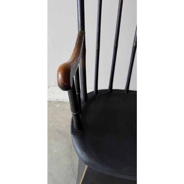 19thc High Back Windsor Arm Chair From n.e. For Sale In Los Angeles - Image 6 of 6