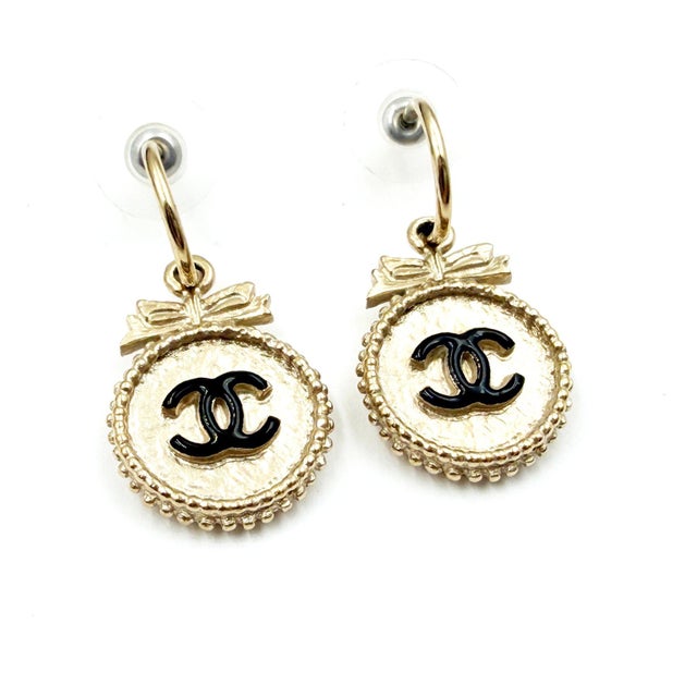 Contemporary Chanel Black CC Gold Ribbon Button Large Hoop Earrings, A Pair For Sale - Image 3 of 5