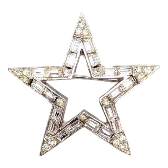Vintage 1950s Signed Kramer of Ny Rhodium Plated Clear Rhinestone Star Brooch For Sale