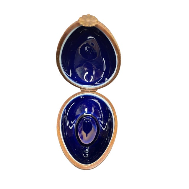 Modern Late 19th Century Small Limoges Bee Box For Sale - Image 3 of 3