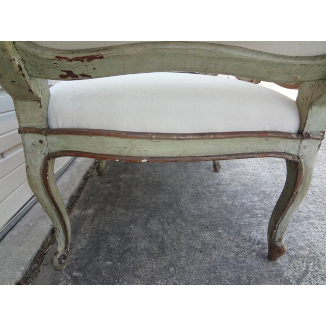 17th Century Venetian Painted and Parcel Gilt Gondola Sofa For Sale - Image 11 of 13