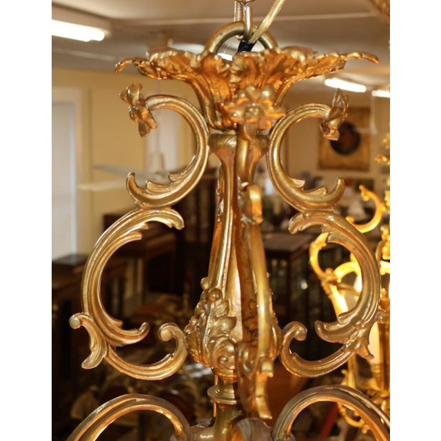 Early 20th Century French Rococo Style Gilt Bronze Putti 16 Light Chandelier For Sale - Image 11 of 18