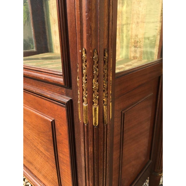 Louis Xvi Style Mahogany & Golden Bronze Showcase For Sale - Image 6 of 12