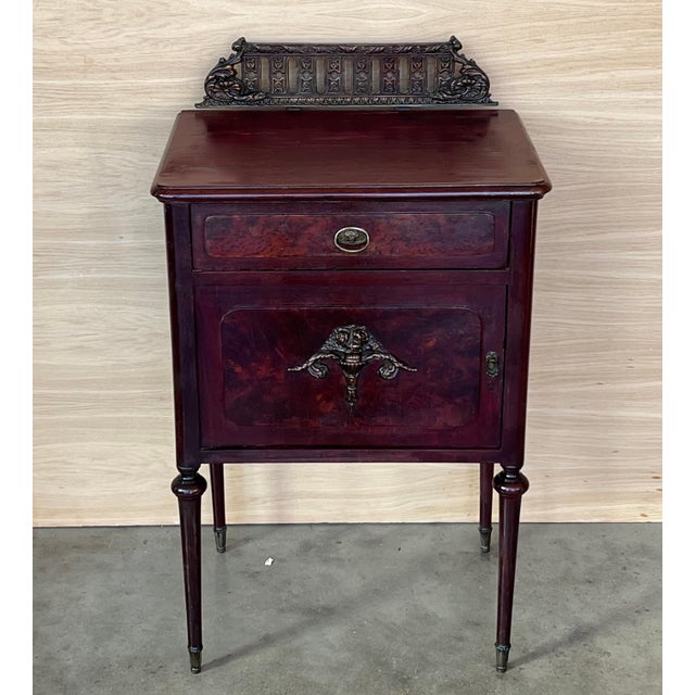Late 19th Century Pair of French Mahogany Nightstands with Drawer, Door and Bronze Crest For Sale - Image 17 of 18