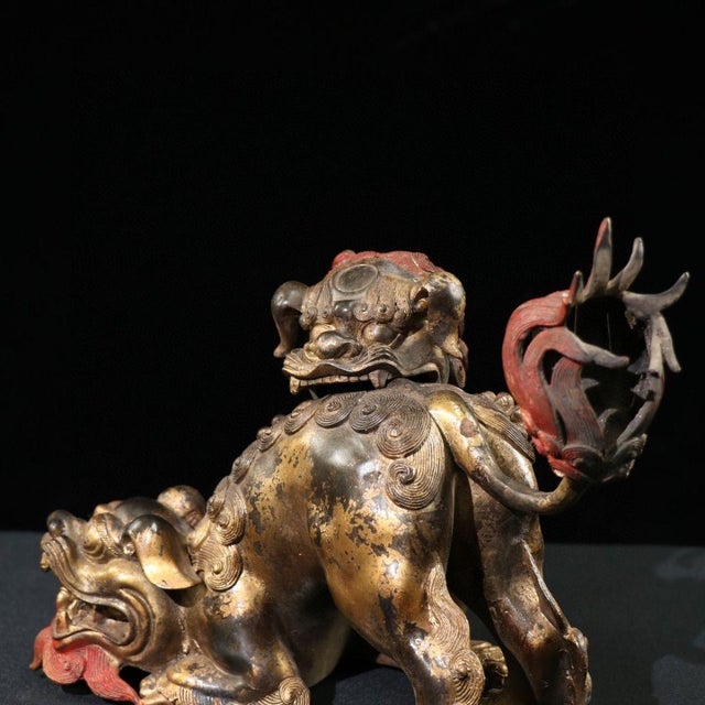 Asian Vintage Gilt Bronze & Cinnabar Guardian Lion Sculpture – Seated Foo Dog With Cub For Sale - Image 3 of 9