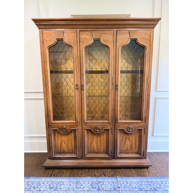Year: C. 1970s Details: Henredon Walnut 3 glass display doors 3 interior lights, all functioning 6 adjustable glass...